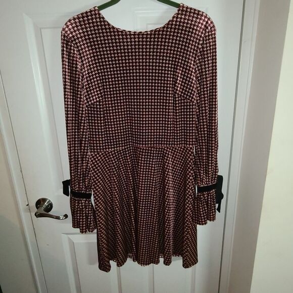 Xhilaration velvet dress - Picture 1 of 6